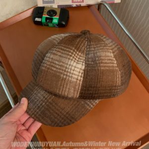 Women's Duckbill Beret Hat - Octagonal Newsboy Cap for Winter 2023 - Face-Slimming Painter Style