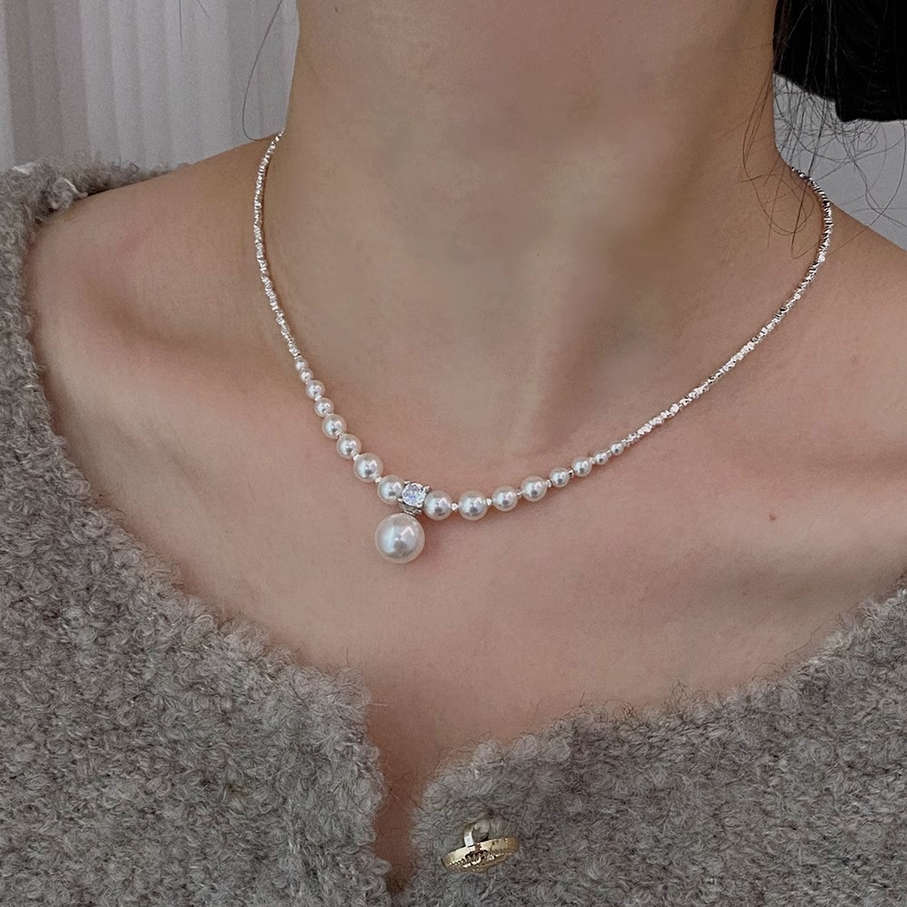 Women's French Gradual Pearl Shattered Silver Necklace, Trendy Collarbone Chain Pendant for Chic Style