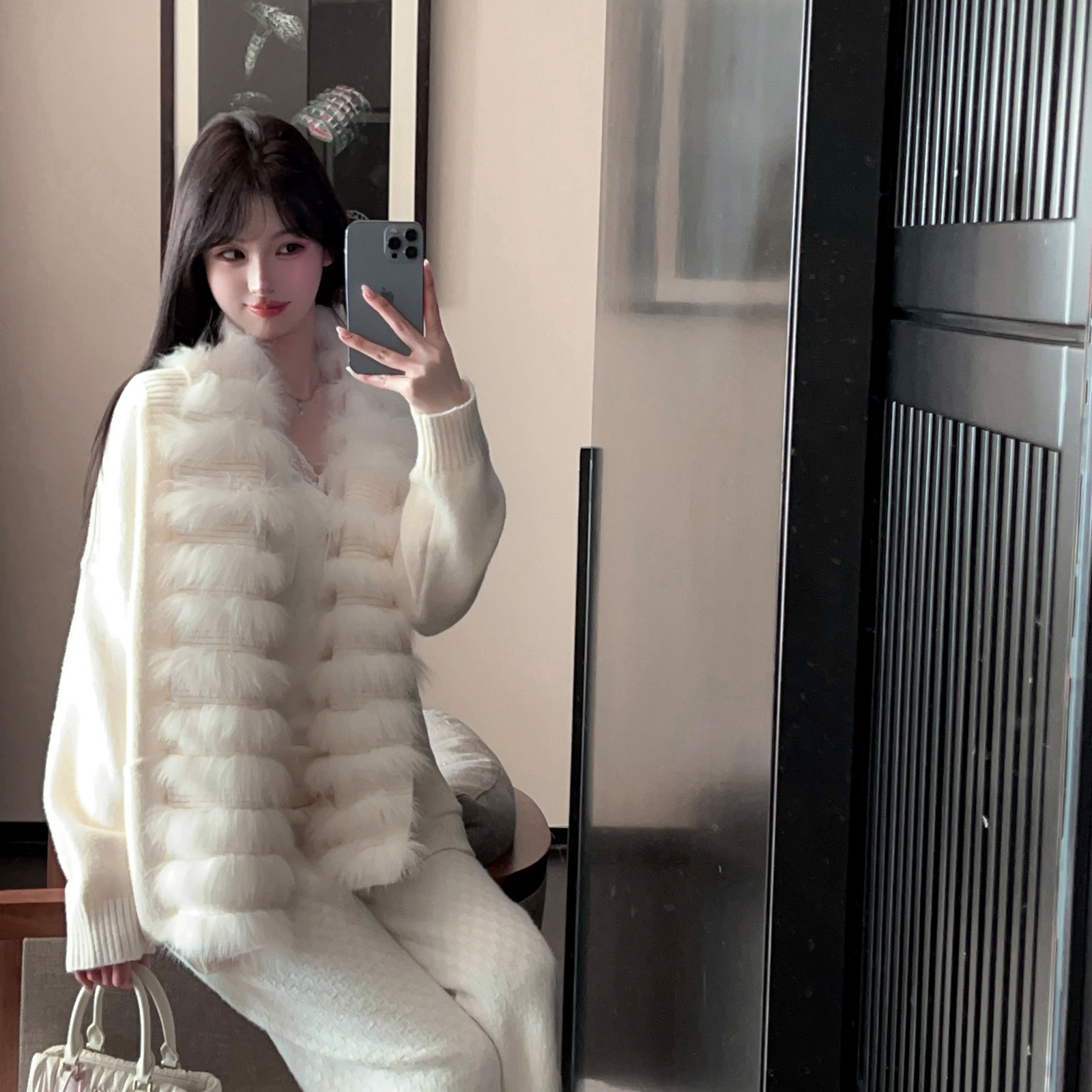 Women's Loose White Knitted Cardigan with Real Fox Fur Collar - Cozy Winter Sweater Coat for Chic Temperament Style