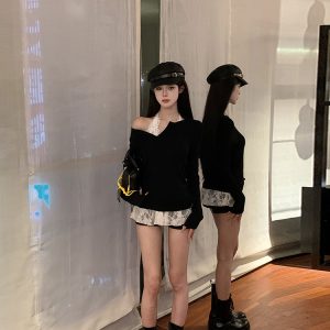 Women's Pure Black V-neck Knitted Sweater, Autumn Style, Waist-Defining Slim Fit, Versatile Y2K Hot Girl Top