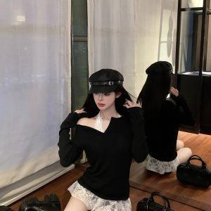 Women's Pure Black V-neck Knitted Sweater, Autumn Style, Waist-Defining Slim Fit, Versatile Y2K Hot Girl Top