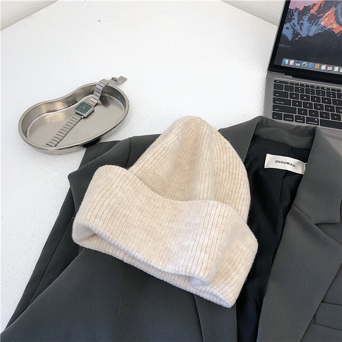 Women's Soft Slouchy Beanie - Versatile Oversized Knitted Wool Hat in Solid Color for Cold Weather Fashion