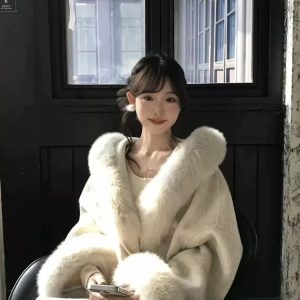 Women's Winter Wool Coat with Faux Fox Fur Hood, Stylish Design, Warm Fleece Cuffs, Cozy Outerwear for Cold Weather