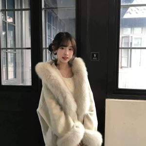 Women's Winter Wool Coat with Faux Fox Fur Hood, Stylish Design, Warm Fleece Cuffs, Cozy Outerwear for Cold Weather