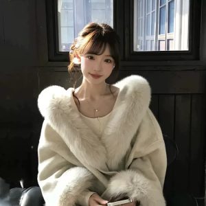Women's Winter Wool Coat with Faux Fox Fur Hood, Stylish Design, Warm Fleece Cuffs, Cozy Outerwear for Cold Weather