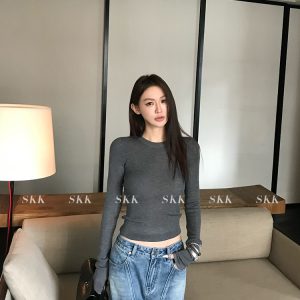 Wool Knit Slim-Fit Long Sleeve Round Neck U-Neck Base Layer Top for Women - Perfect for Early Spring Style and Layering