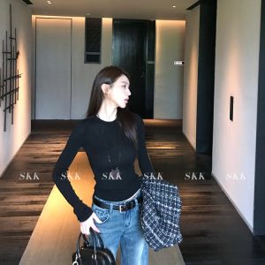 Wool Knit Slim-Fit Long Sleeve Round Neck U-Neck Base Layer Top for Women - Perfect for Early Spring Style and Layering