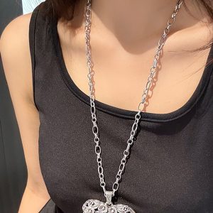 Y2K Hollow Heart Necklace - Long Sweetheart Collarbone Chain for Subculture Fashion - Heavy-Duty Sweater Accessory