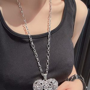 Y2K Hollow Heart Necklace - Long Sweetheart Collarbone Chain for Subculture Fashion - Heavy-Duty Sweater Accessory
