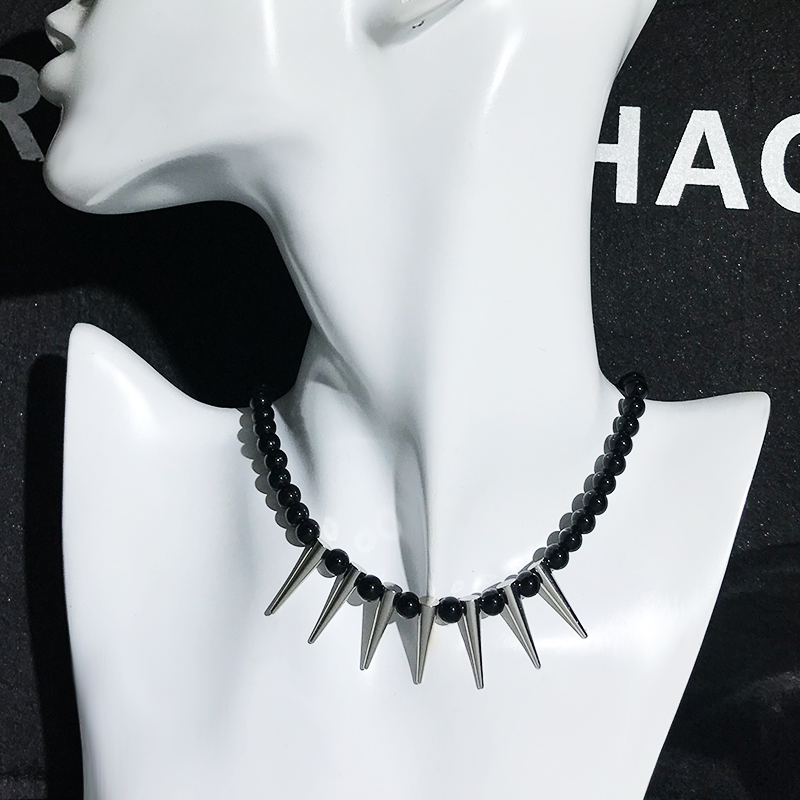 Y2K Light Luxury Studded Choker Necklace for Women - Sweet Cool Collarbone Chain Accessory, Trendy Niche Design