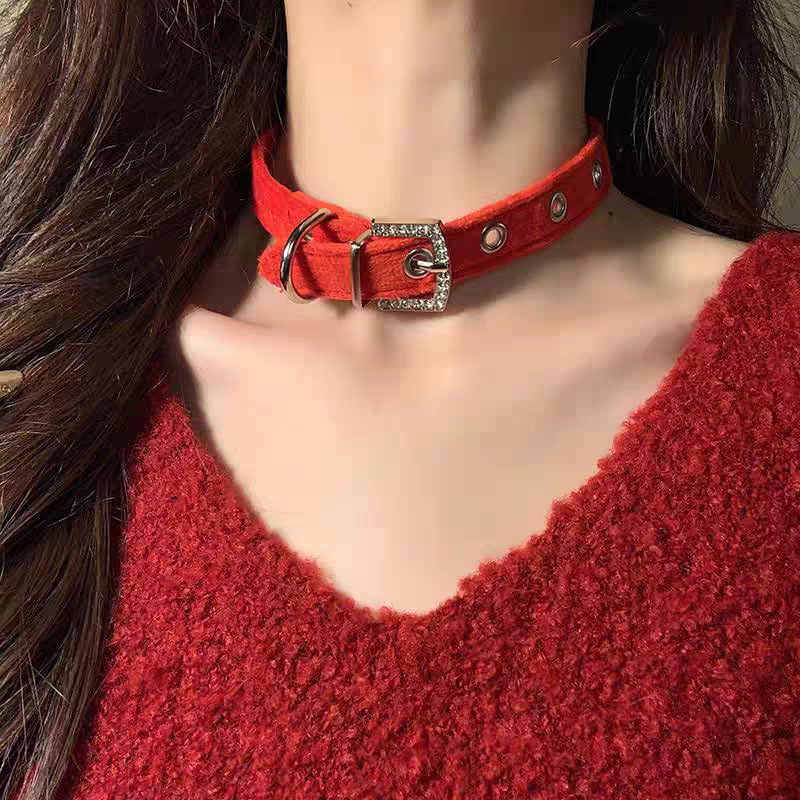 Y2K Red Velvet Choker Necklace for Cool Girls | Minimalist Collarbone Chain Accessory for New Year Subculture Style