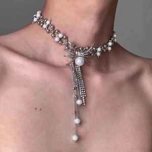 New Style Trends - Alt Goth Spiked Heart Chain Choker - Outfit Ideas