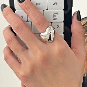 New Style Trends - Elegant Silver LOVE Heart Ring - Outfit Ideas