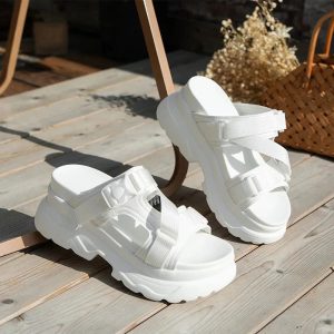 New Style Trends - Platform Flip Sandals - Outfit Ideas