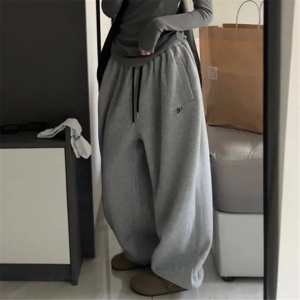 New Style Trends - Y2k Minimalist Wide-Leg Joggers - Outfit Ideas