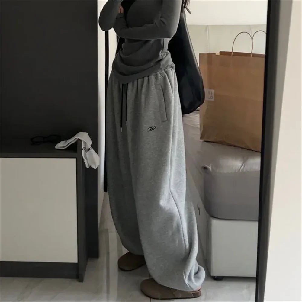 New Style Trends - Y2k Minimalist Wide-Leg Joggers - Outfit Ideas